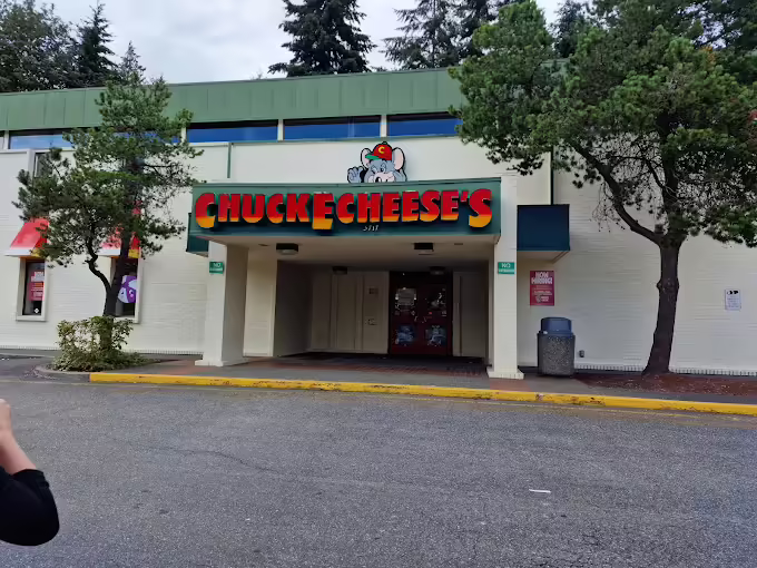 Lynnwood's exterior on July 23, 2022, a whole year before they closed.