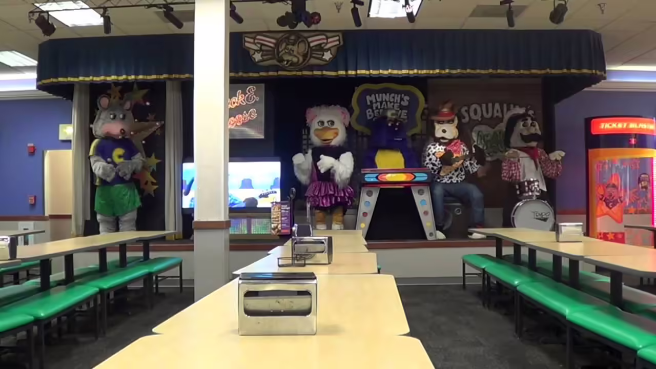The store's 2-Stage back in 2016 (PC: R Fox's Animatronic World