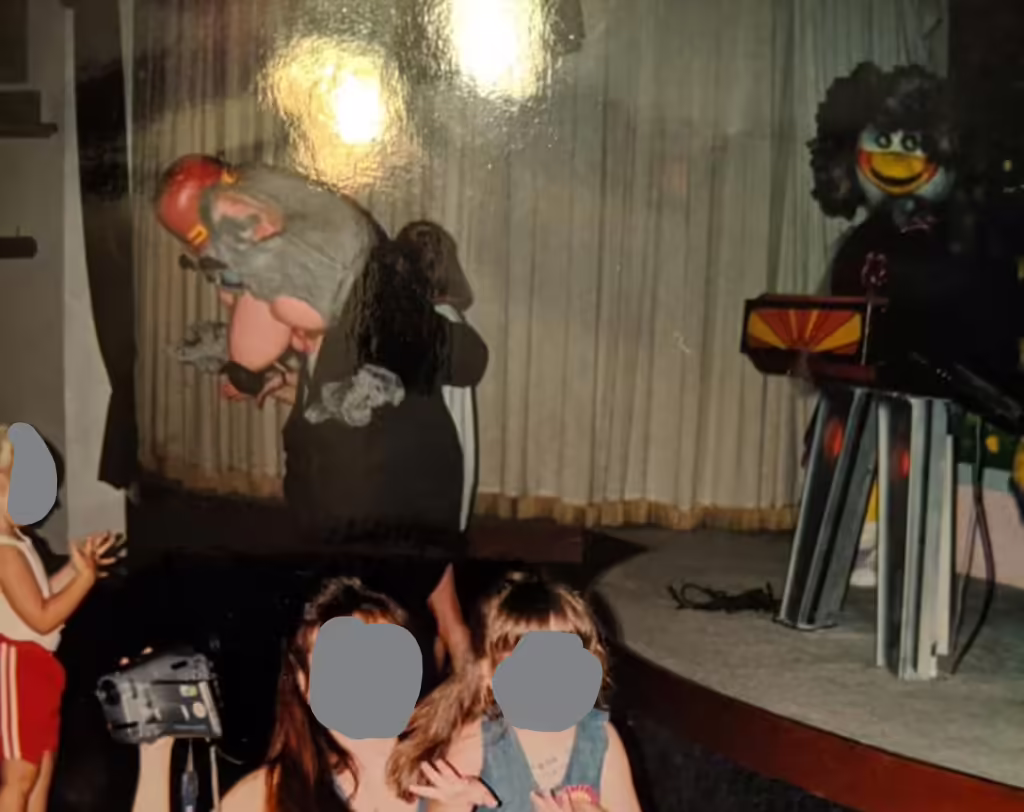 Helen, Munch Jr removed, Walkaround (Late 90s)