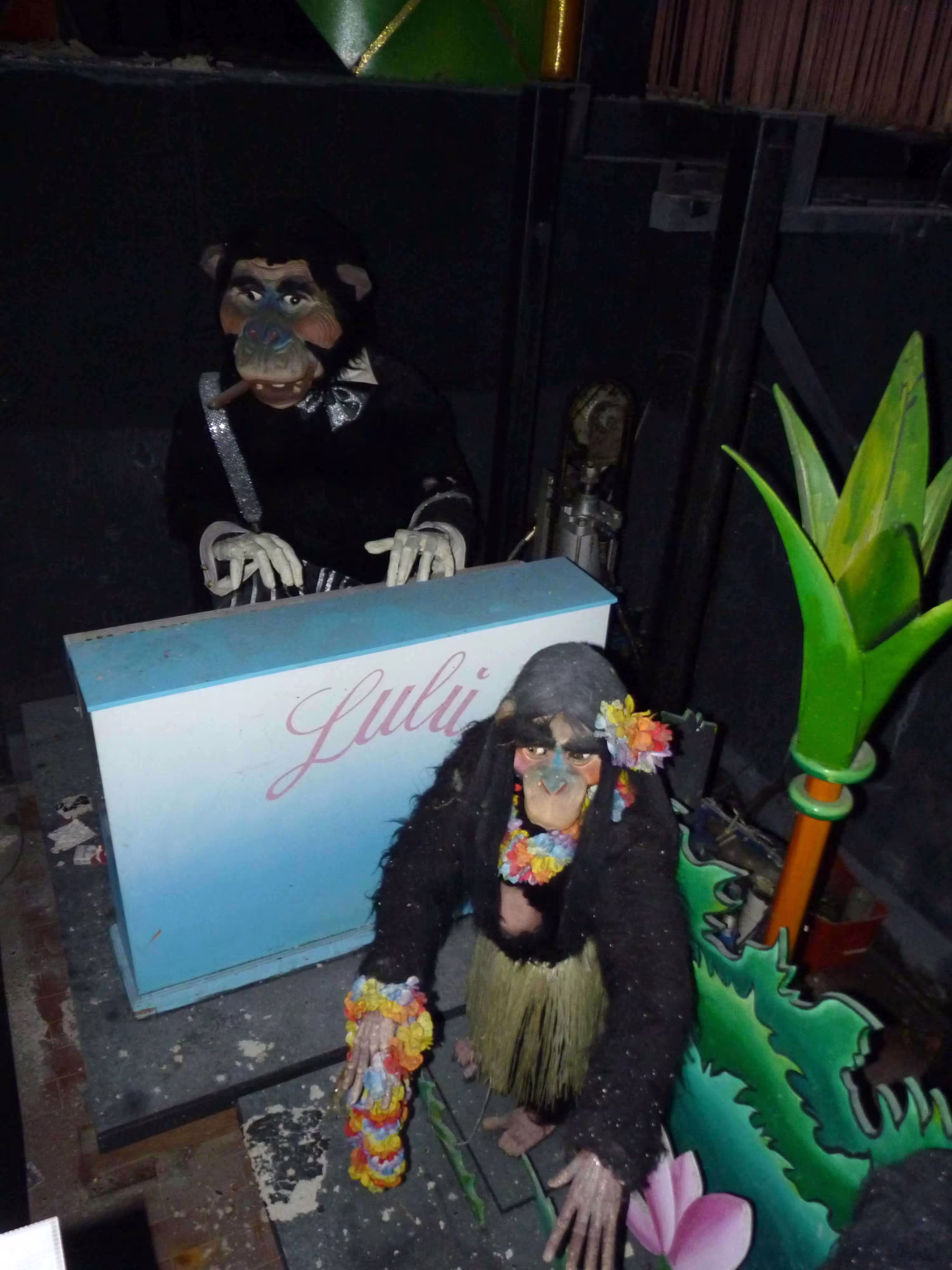 Edenlandia Gorilla Pianist & Hawaiian Monkey (Post-Closure)