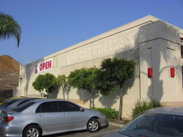 Store's Exterior (April-July 2007)