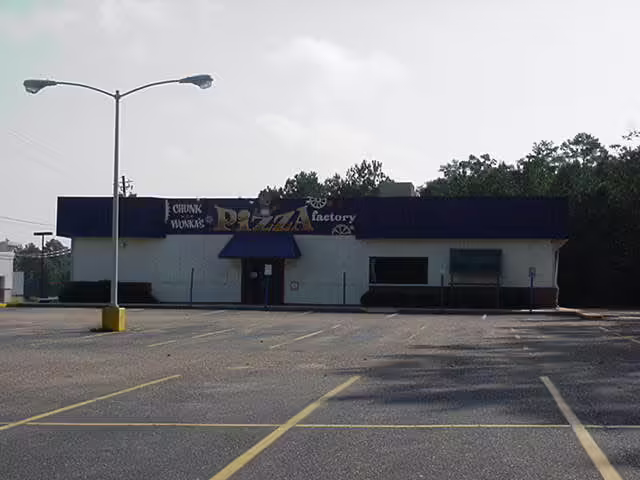 alt=A photo when it was Chunk-A-Wonkas Pizza Factory.