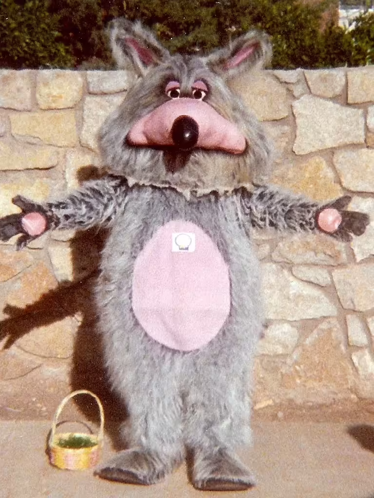 Crystal's Pizza & Spaghetti Rat Costume, 'Wile E. Coyote' (Unknown Year)