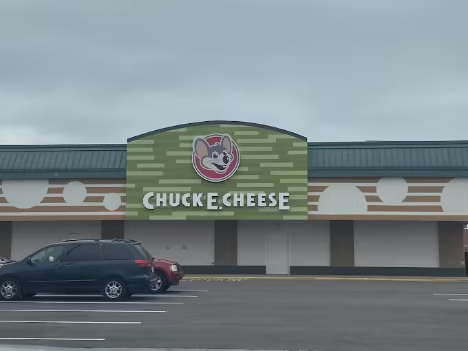 The store's exterior as of today. (PC: Adam Kunkel)