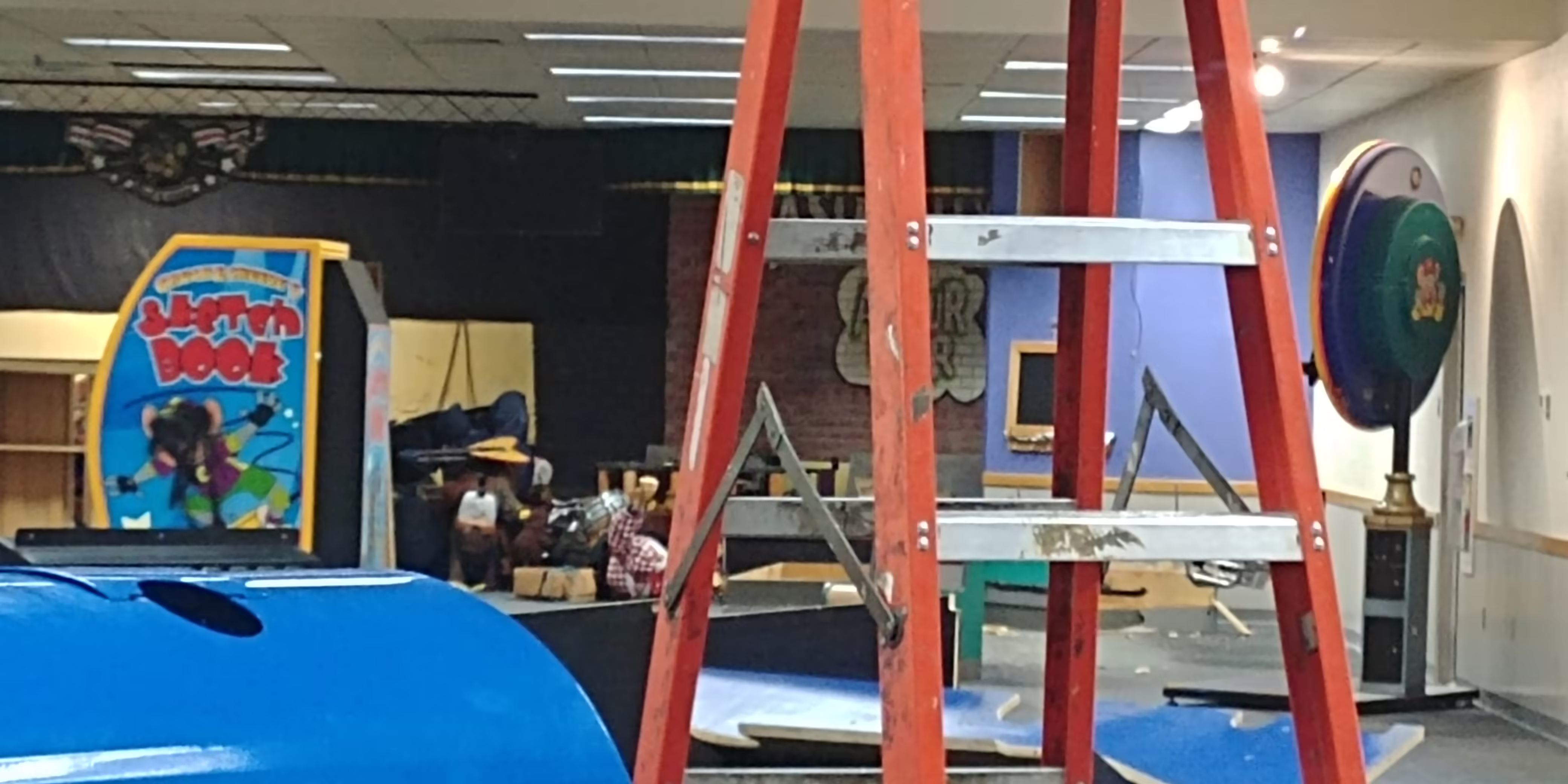 Store mid cleanout. Showing off the remains of the animatronics. (September 24, 2019)