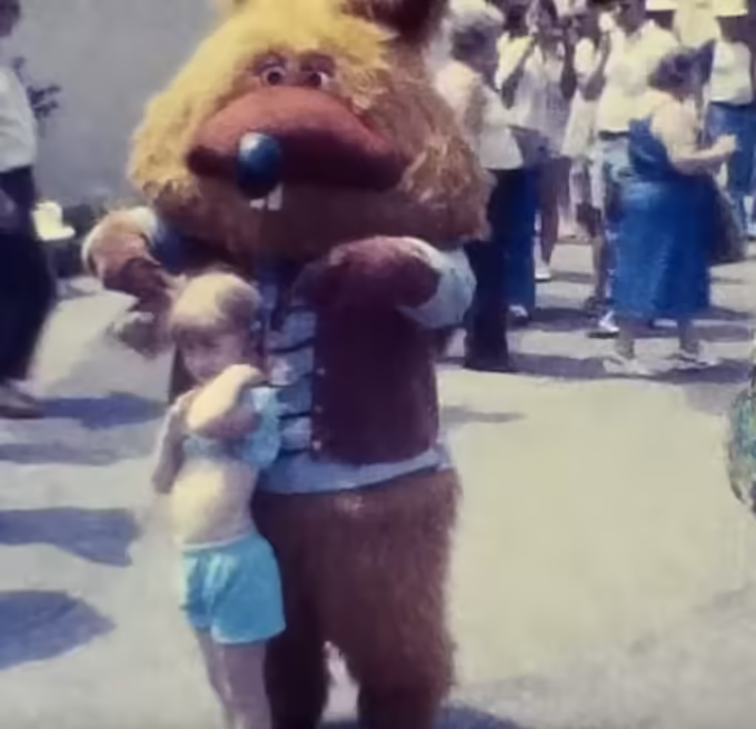 Busch Garden's The Old Country Rat Costume 'Rufus' (Unknown Year)https://youtu.be/gg-UHptqfss