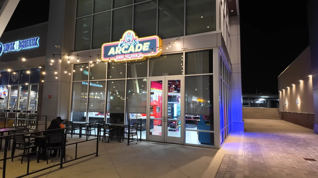 Exterior of the Chuck's Arcade in Kansas City at night (PC:The Carpetbagger)