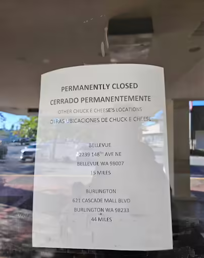 The note saying that Lynnwood is closed and the closest CEC locations nearby. Taken on October 25, 2023.