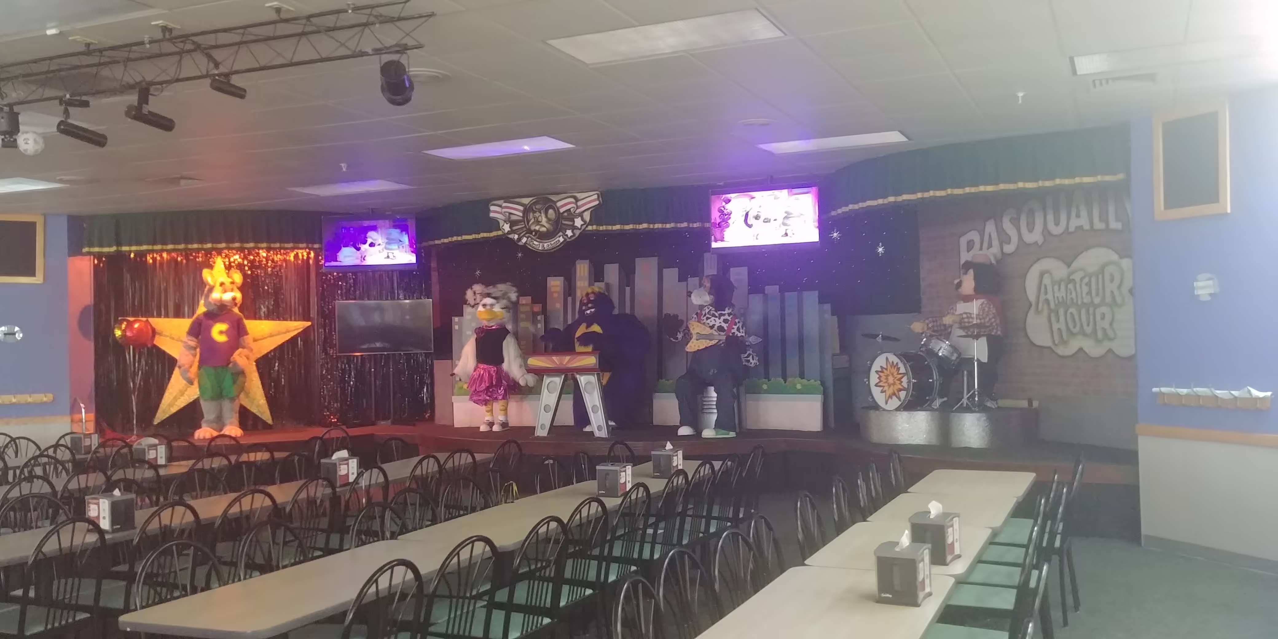 The 3-Stage show on its last day with show room lights turned off (September 22, 2019)