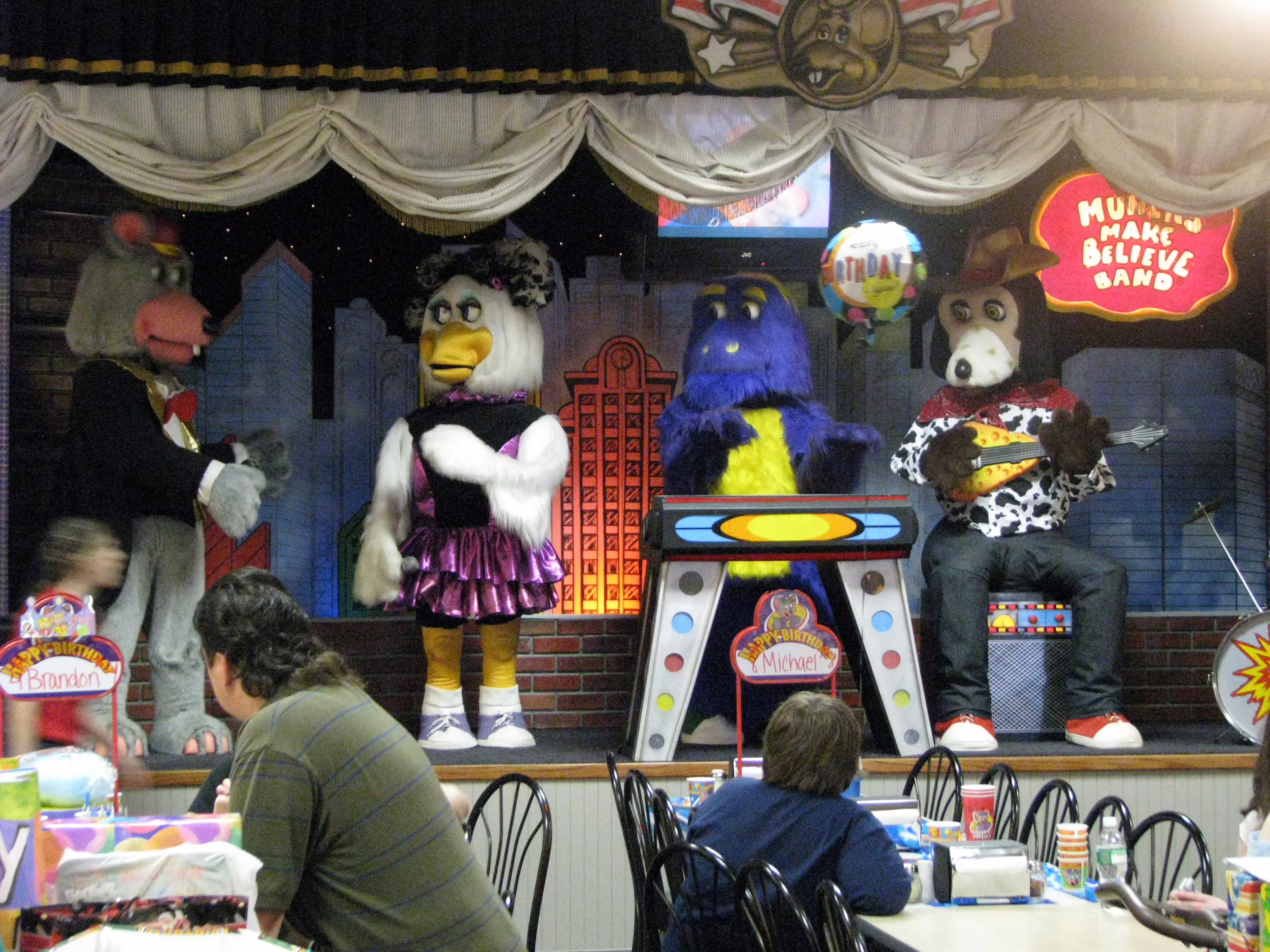 Attleboro's 1-Stage back when it had lift curtains. (PC: Russ Glasson on Flickr) (4/12/2008).