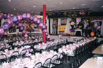 A photo of the store's 2-Stage during CEC's 25th Anniversary back in 2002 (PC: showbizpizza.com)