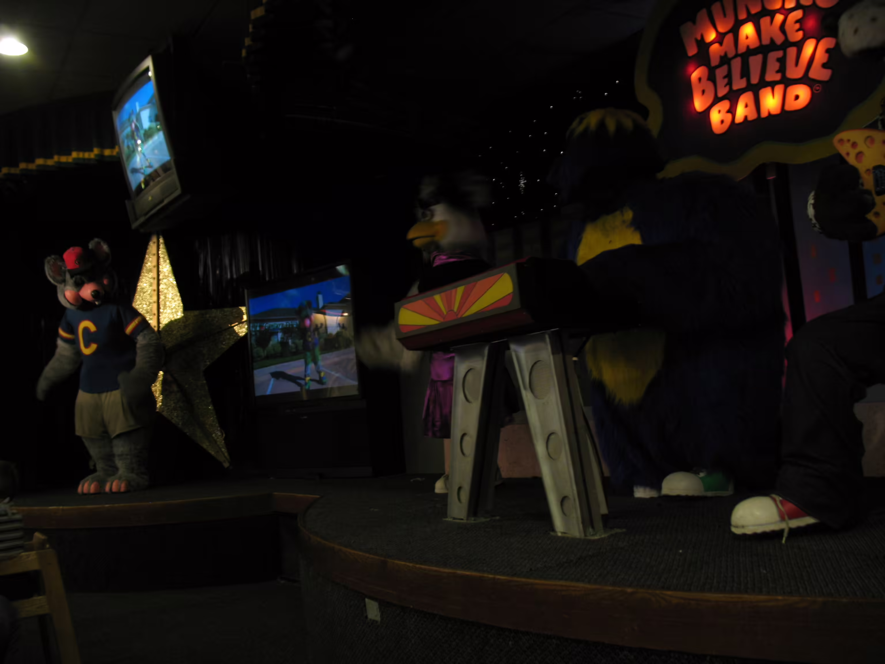 Chuck singing 'Overkill'(Winter 2009)