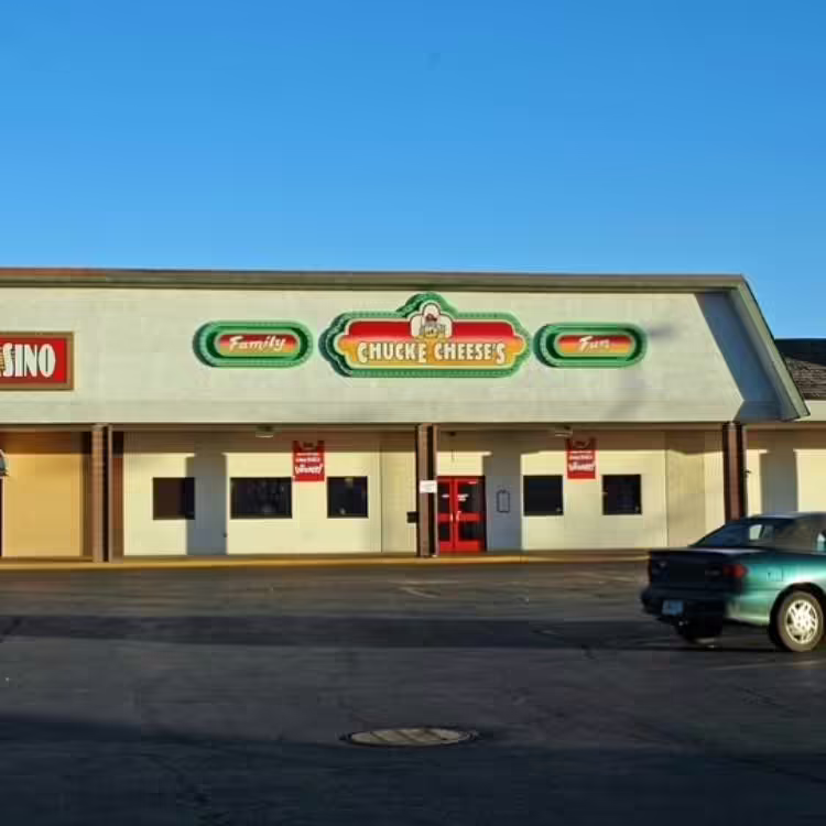 A photo of the store's exterior before they remodeled in 2015 (PC: Unknown)