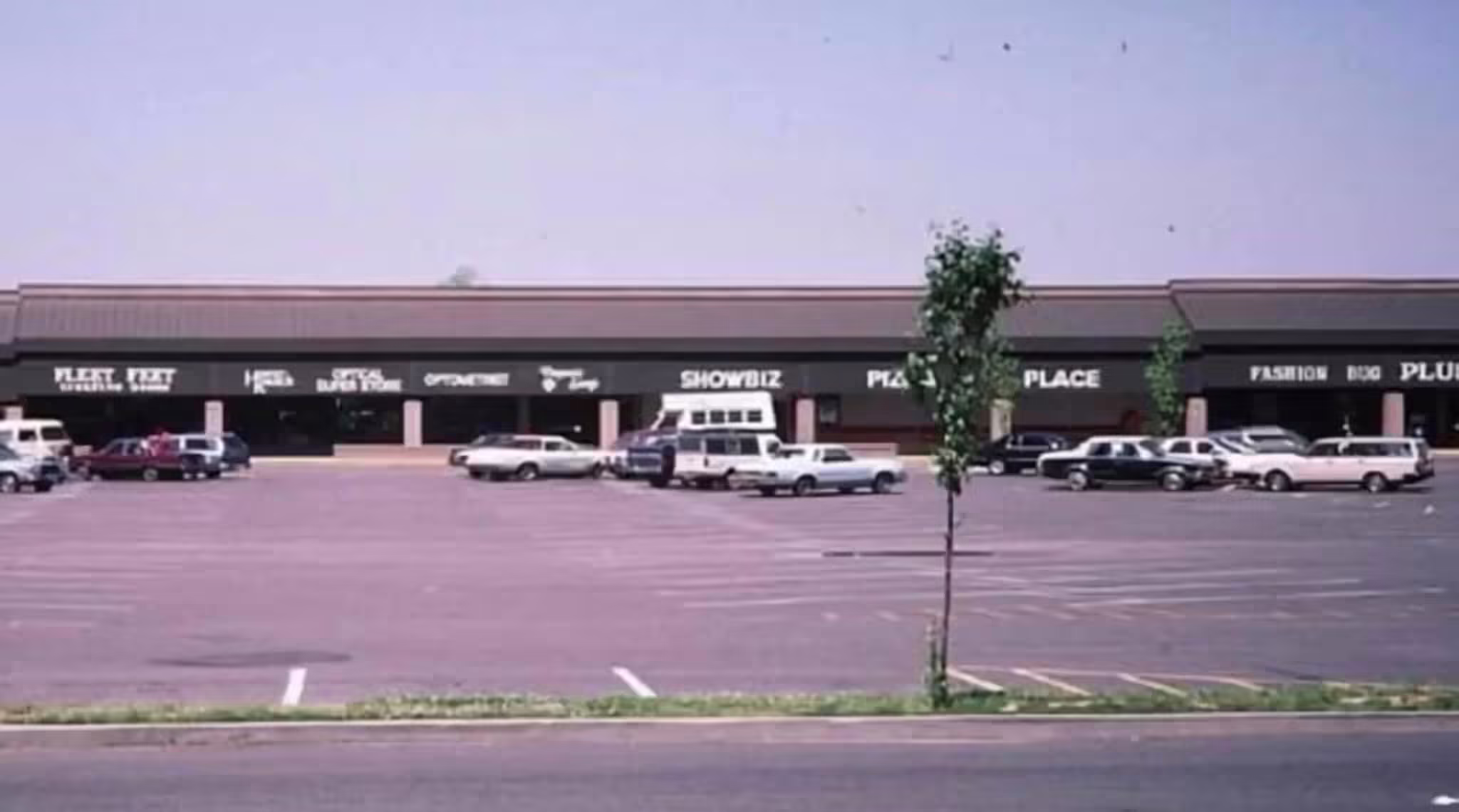 Owensboro's exterior as a ShowBiz Pizza.