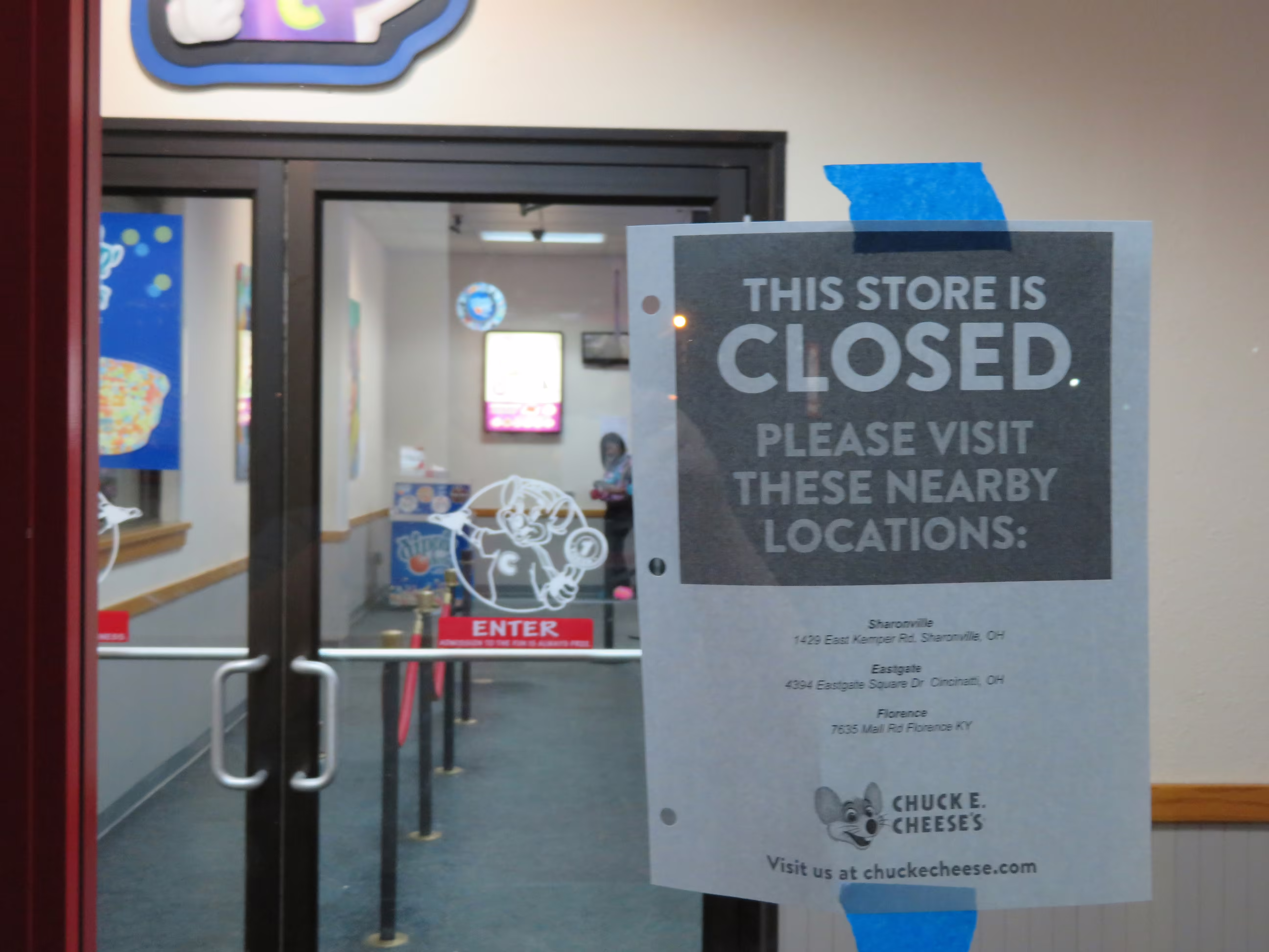 Temporary 'Store Closed' sign (September 22, 2019)