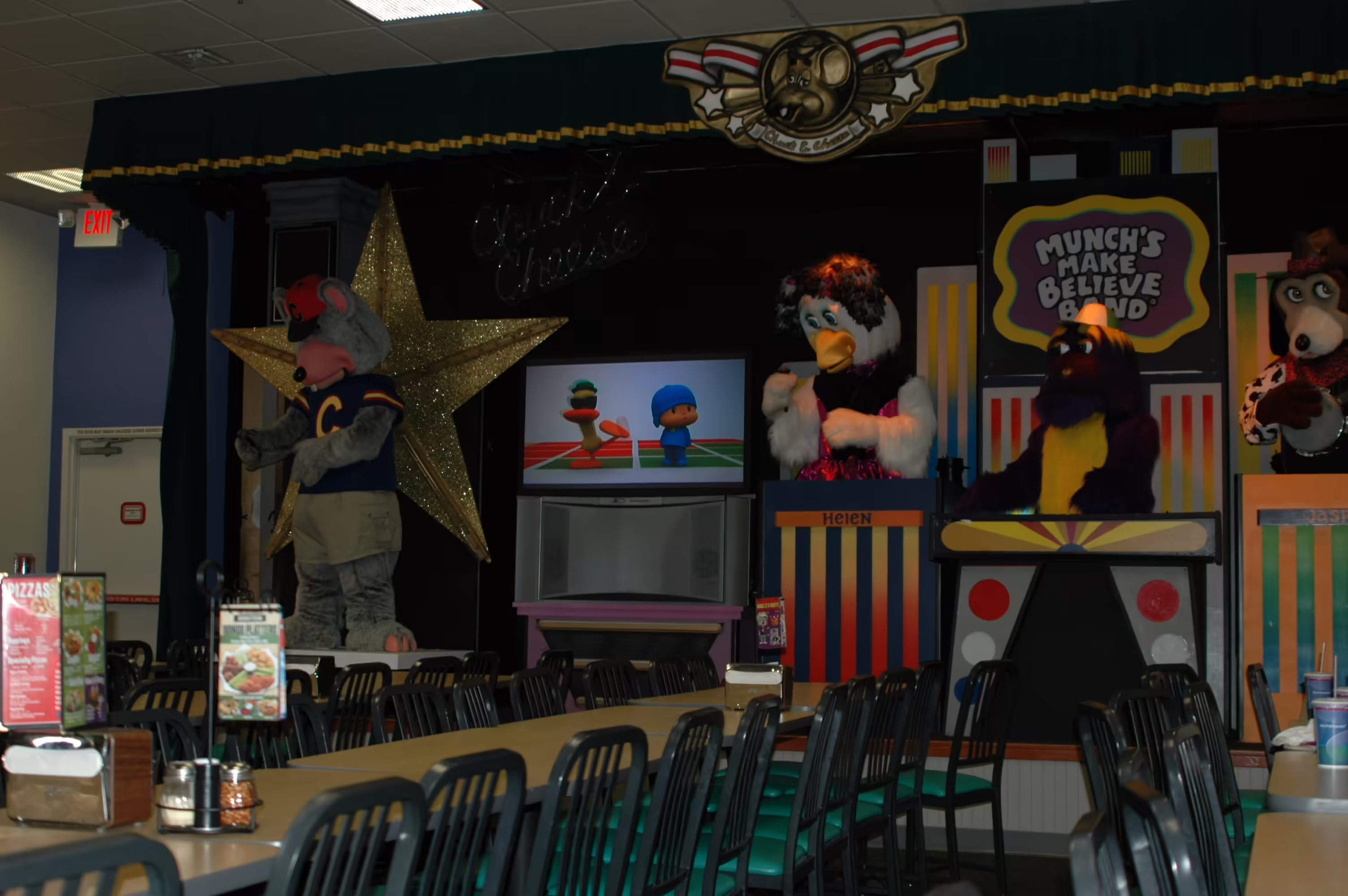 Chuck E, Helen, Munch, & Jasper (December 2011)