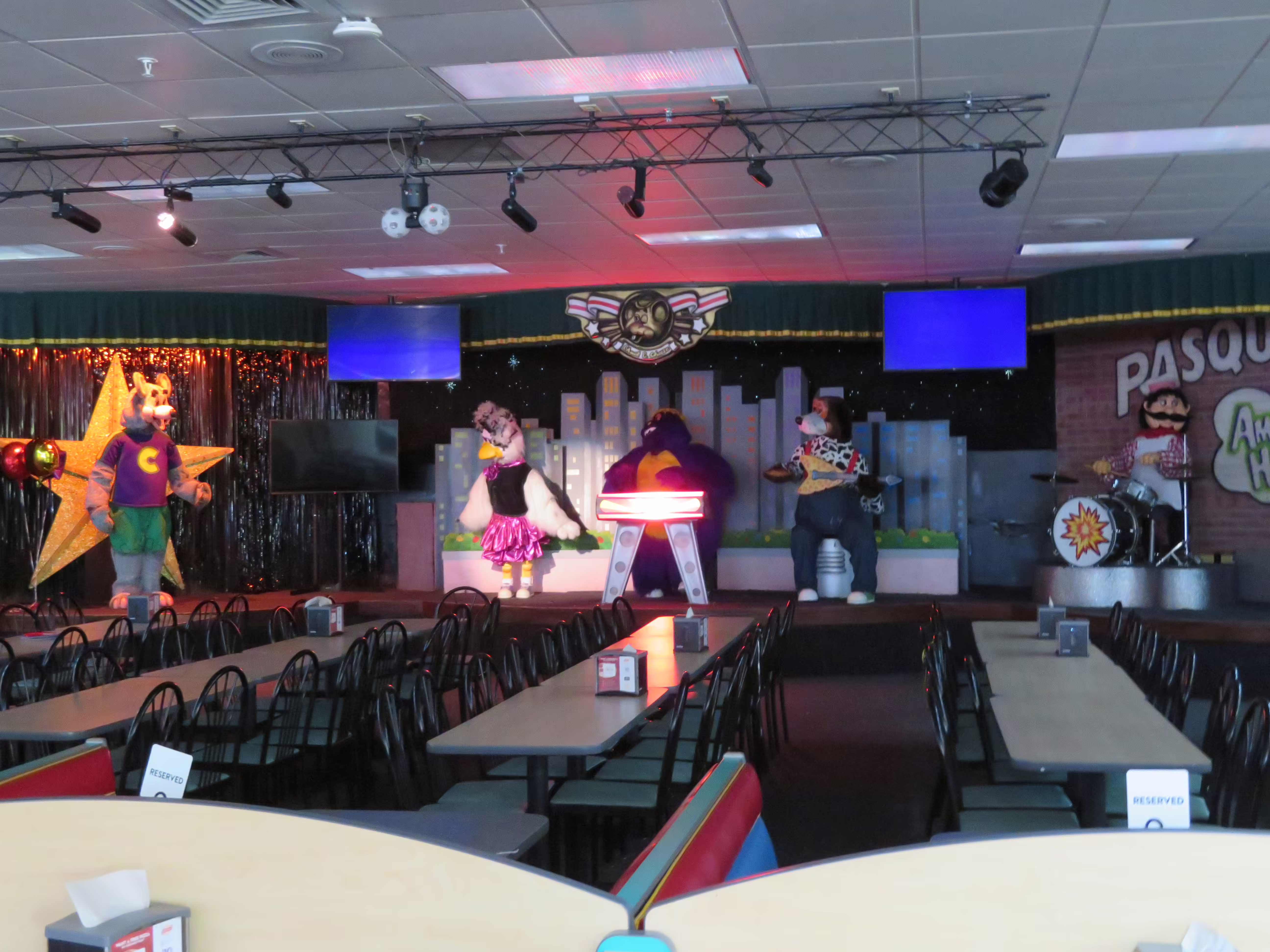 Full stage shot of the end of 'Cat-Sitting' (September 22, 2019)