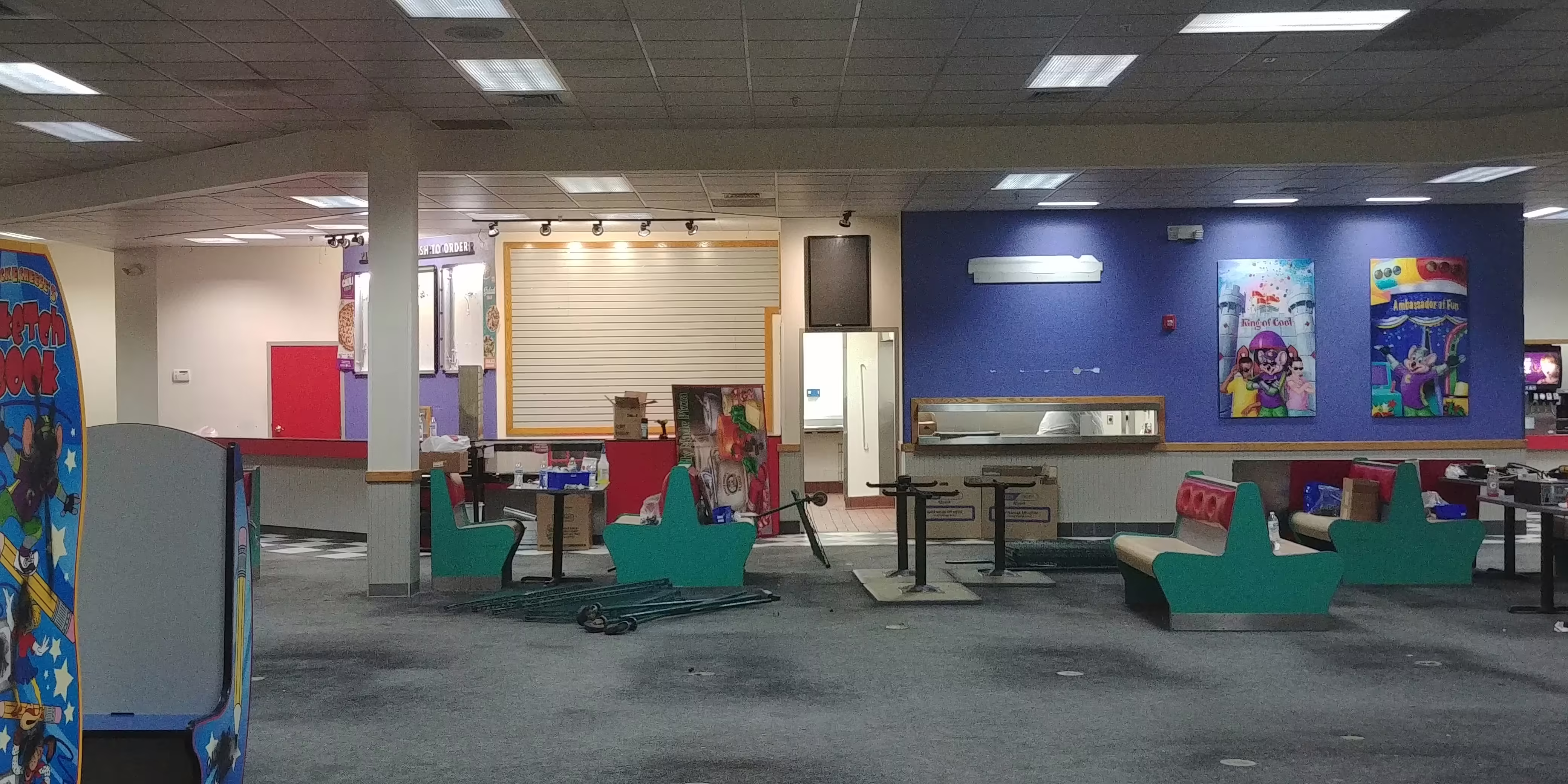 Middle Section of the store being mostly cleaned out. (September 24, 2019)