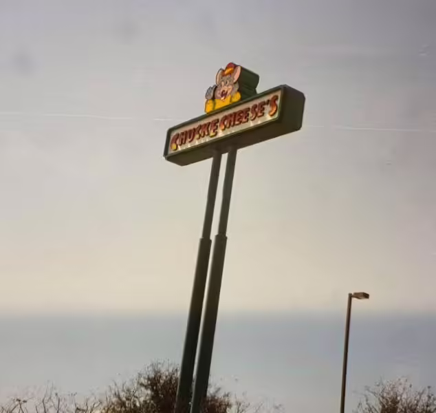 Street sign prior to the [[CEC 2000's Remodel Program