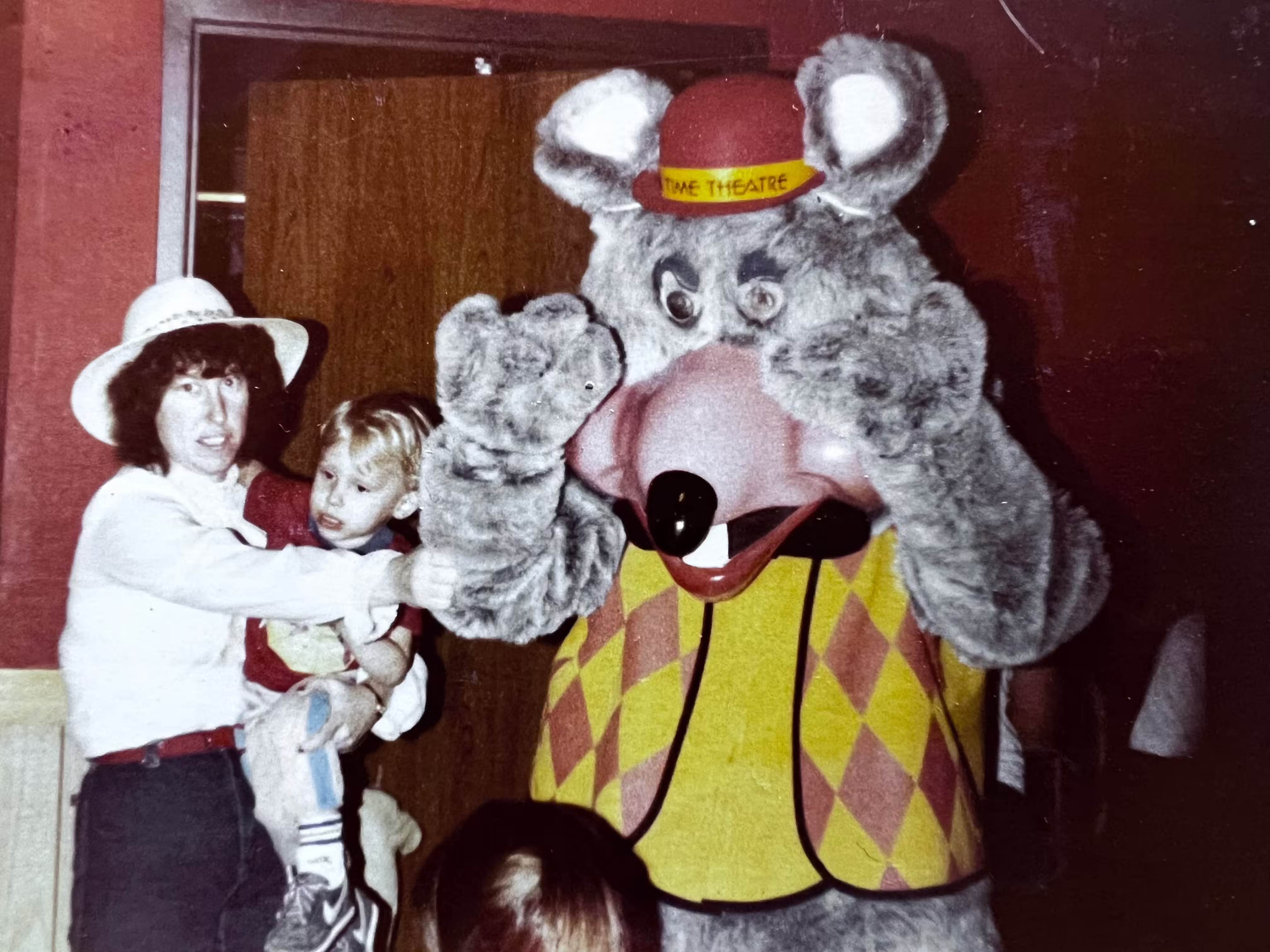 Chuck E. Walkaround (1980's)https://www.reddit.com/r/chuckecheese/comments/11g96qs/i_came_across_some_vintage_pictures_of_me_at_the/