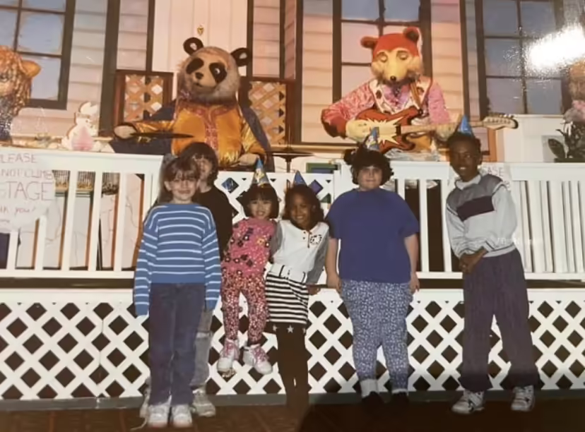 W.O.O.F. Radio Animatronics on the House Facade Stage