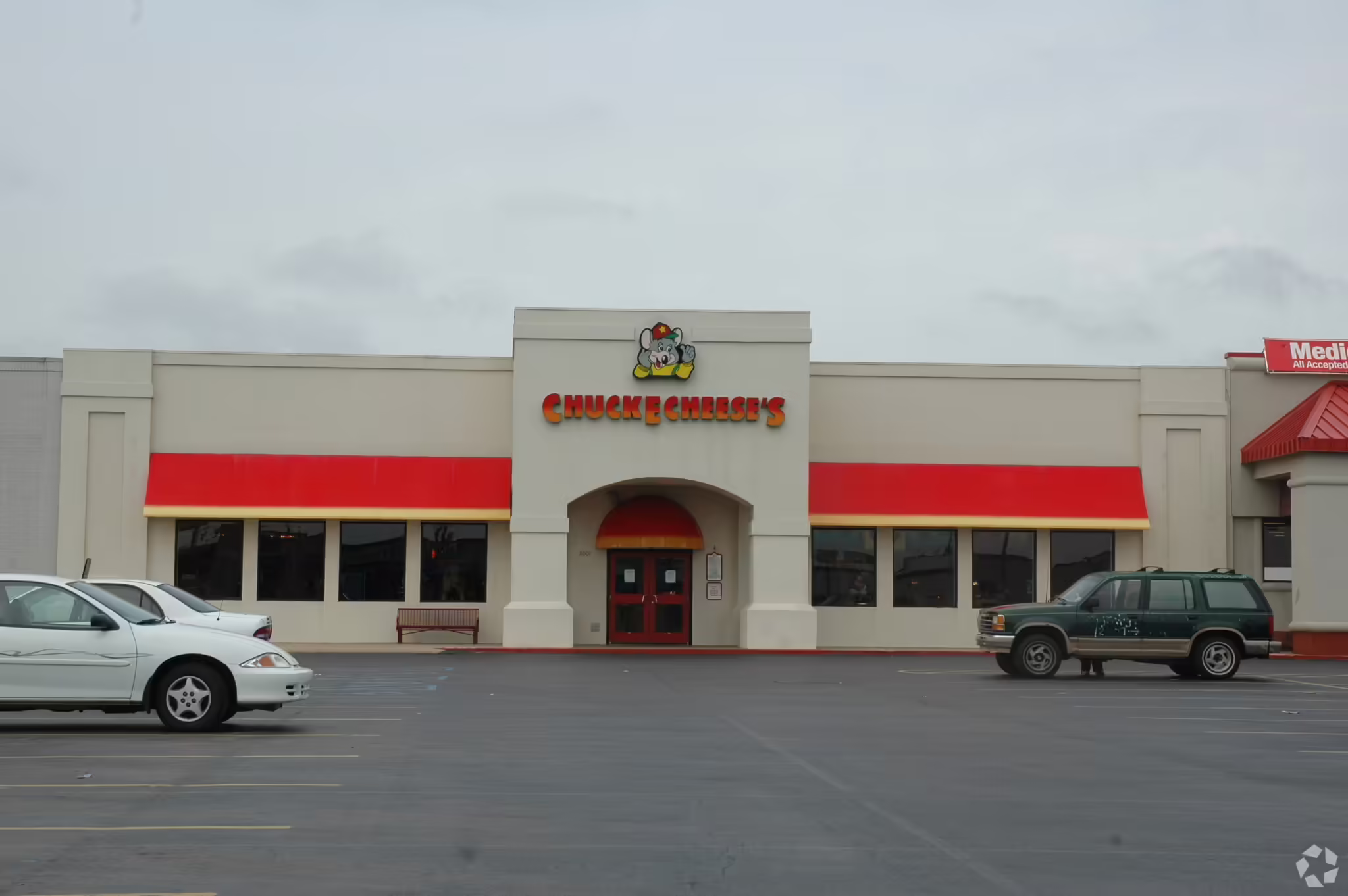 Exterior before the 2005 remodel (PC: LoopNet)