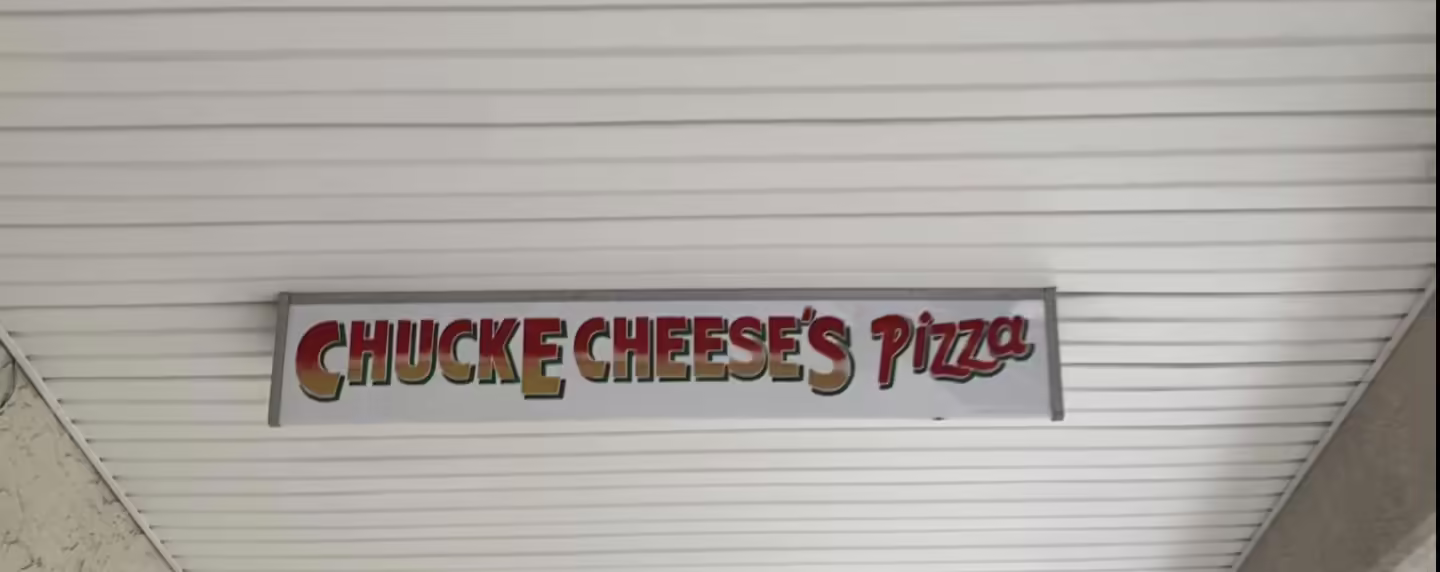 Chuck E. Cheese's Pizza sign.