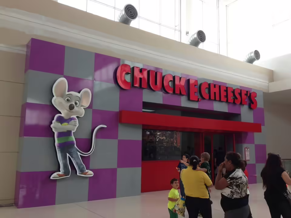 A picture of the exterior inside the mall.(PC: Rene M. in Foursquare)