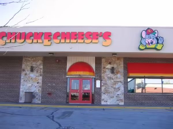 The store's Exterior before they remodeled 2005 Update of the 2003 'Cool Chuck' Reconfiguration / Major Remodel Initiative (11/20/2005) (PC: geocatching.com)