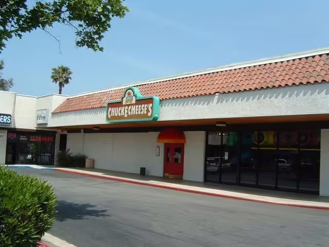 Simi Valley in May 2007 during the CheeseVention 4 visit, and a little over than a year before closure.