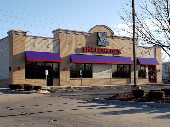 A photo of the store's exterior before the 2.0 Remodel (12/7/2018) (PC: Jason Rozell)