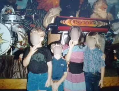 The former Classic Stage at Visalia, CA (4345 W Noble Ave). (Converted in 1991, now removed)