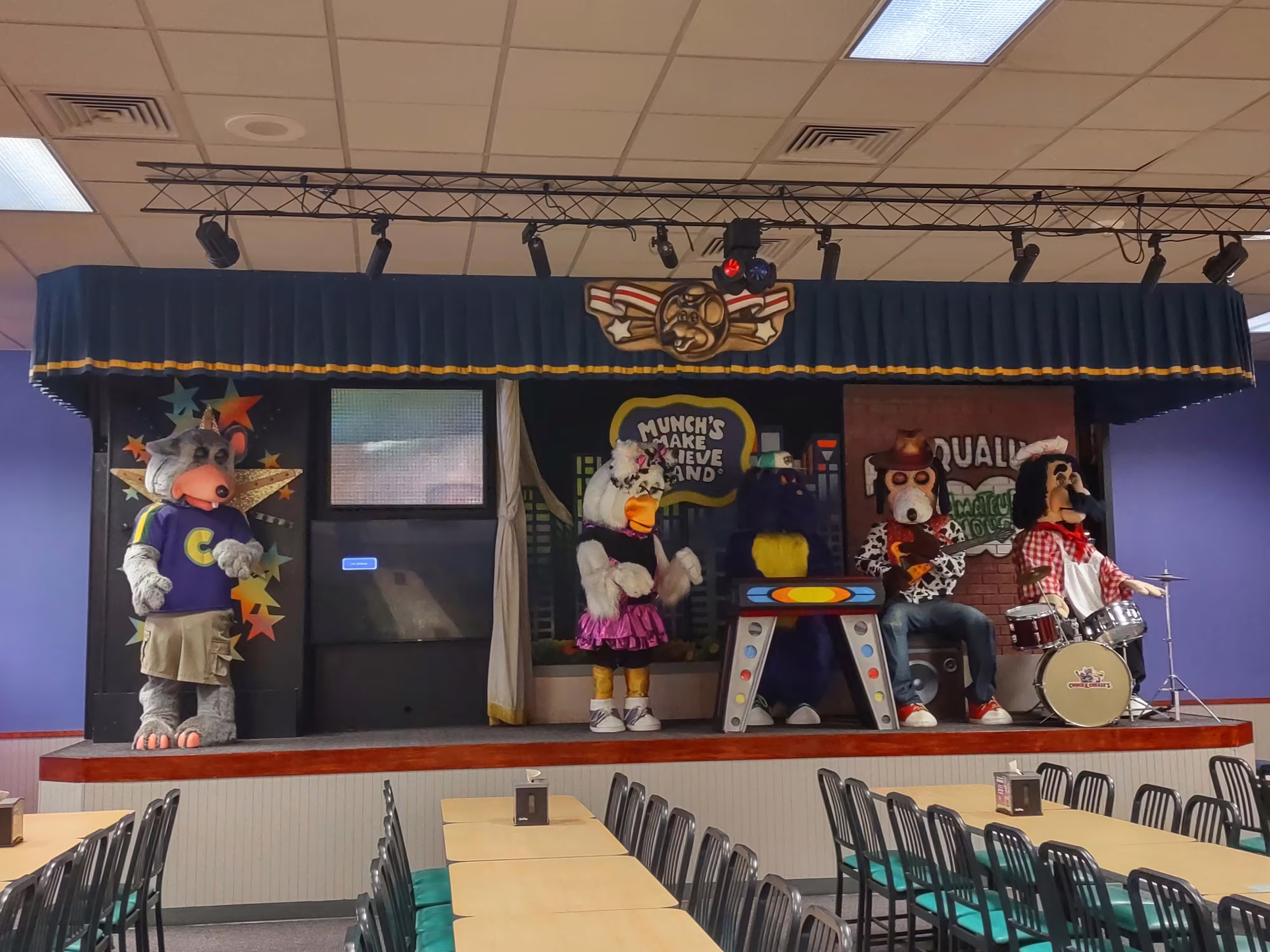 [[2-Stage]] (Years installed: February 1992 - Early 2000s) (Still intact, being preserved at [[Northridge, CA (8425 Reseda Blvd)