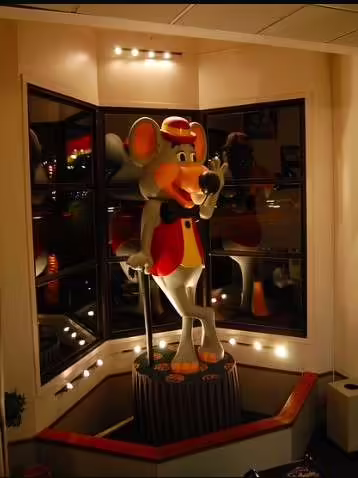 Tacoma Chuck E. Statue that spun on circles.