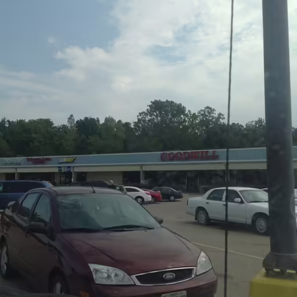 The ShowBiz Pizza/Chuck E. Cheese's as a Goodwill, taken before a massive exterior renovation. (PC: Foursquare)