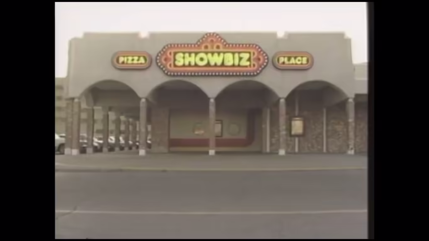 The exterior as a ShowBiz Pizza.