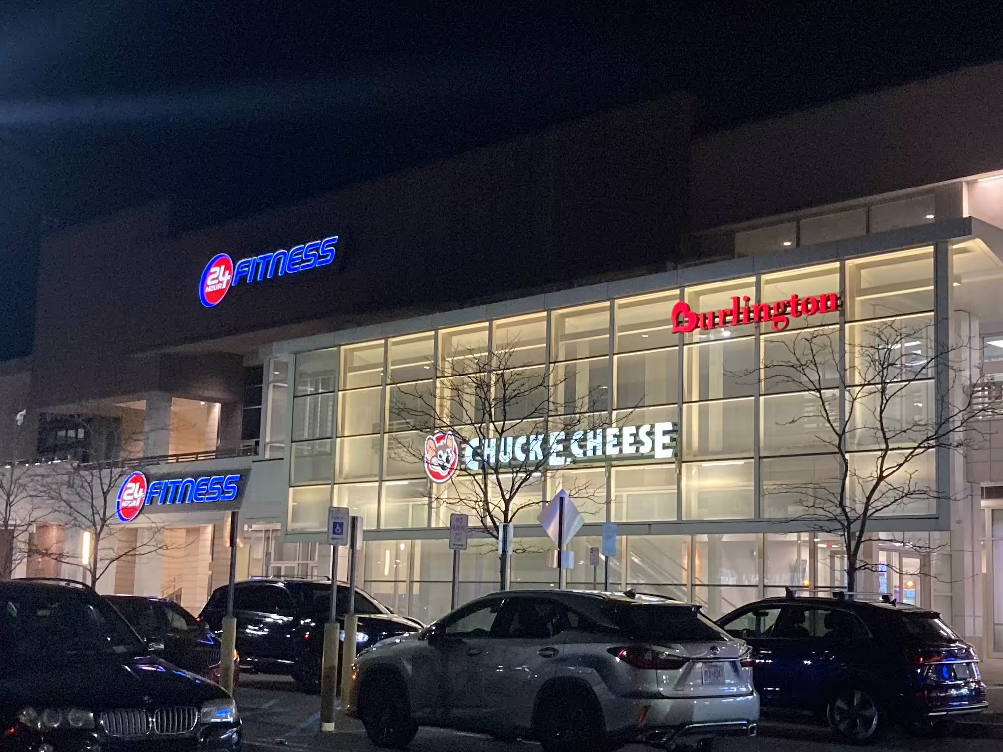 Exterior of the store on its soft opening day. (PC: KM Loves - Disney!)