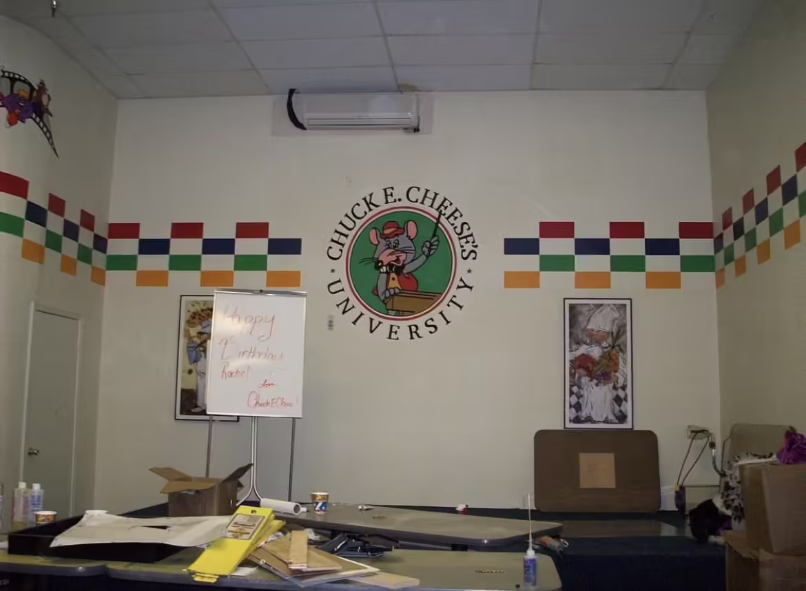 The CEC University room during the 2008 Pizza Time Hoedown fan meet.