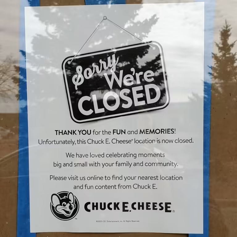 Closing notice on entrance door (March 18, 2024)https://www.kvrr.com/2024/03/18/chuck-e-cheeses-suddenly-closes-its-doors-in-fargo/