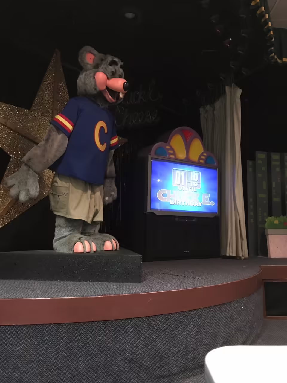 Chuck E. Animatronic
