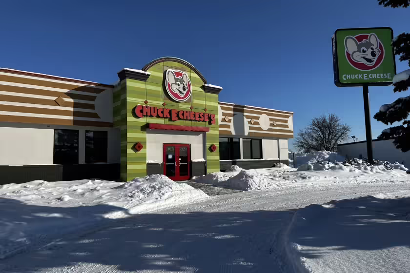 A photo of the exterior after the 2.0 remodel (PC: Chuck E. Cheese)