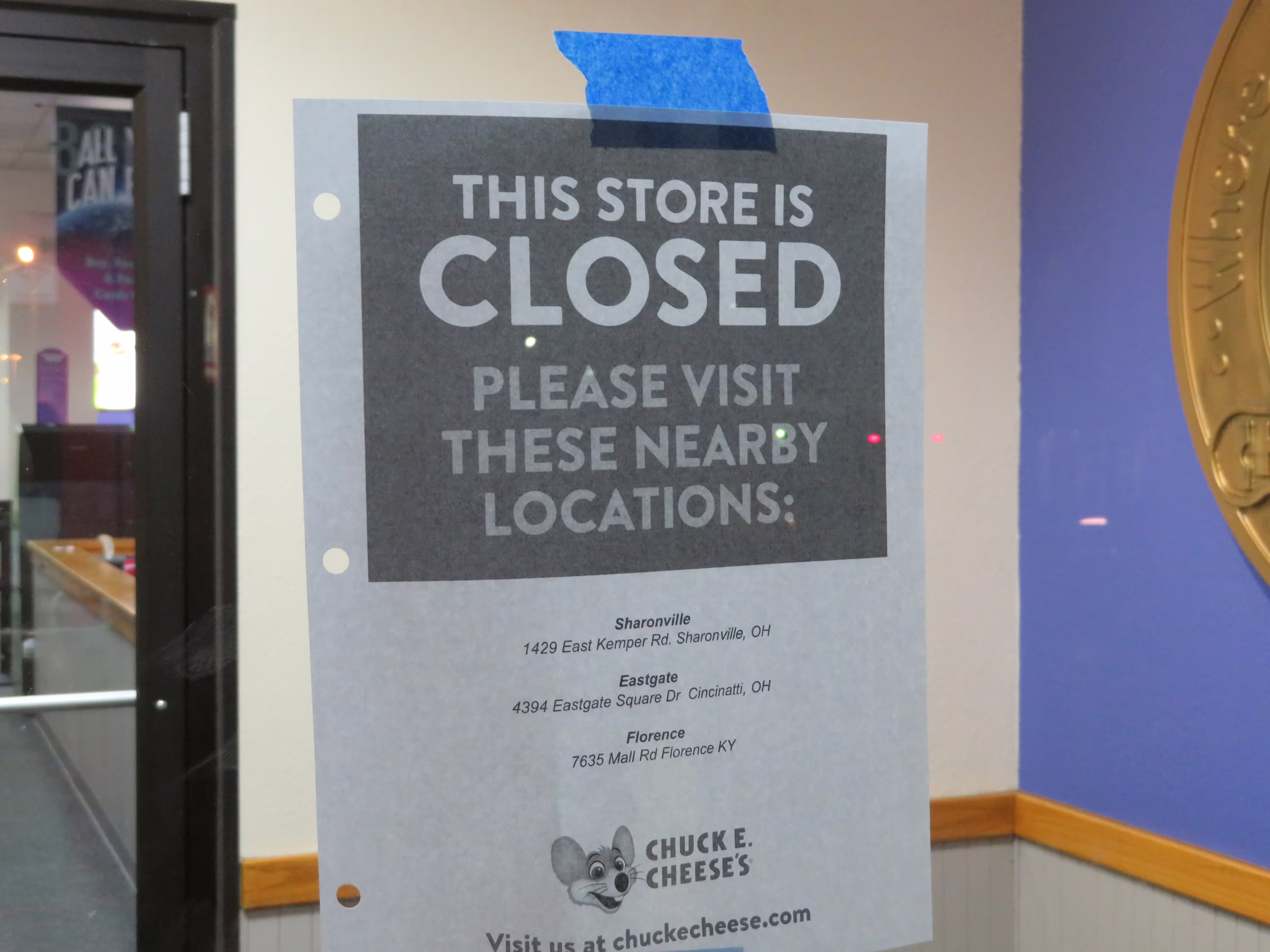Temporary 'Store Closed' sign (September 22, 2019)
