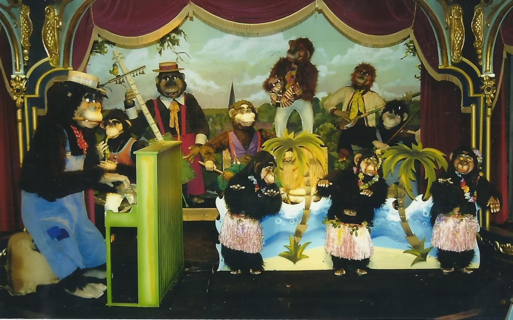 Hellendoorn Gorilla Pianist, Monkey Band, & Hawaiian Monkey Trio